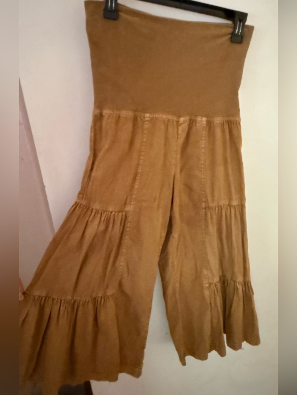 High-Rise Tiered Wide-Leg Pants in Camel/Tan
